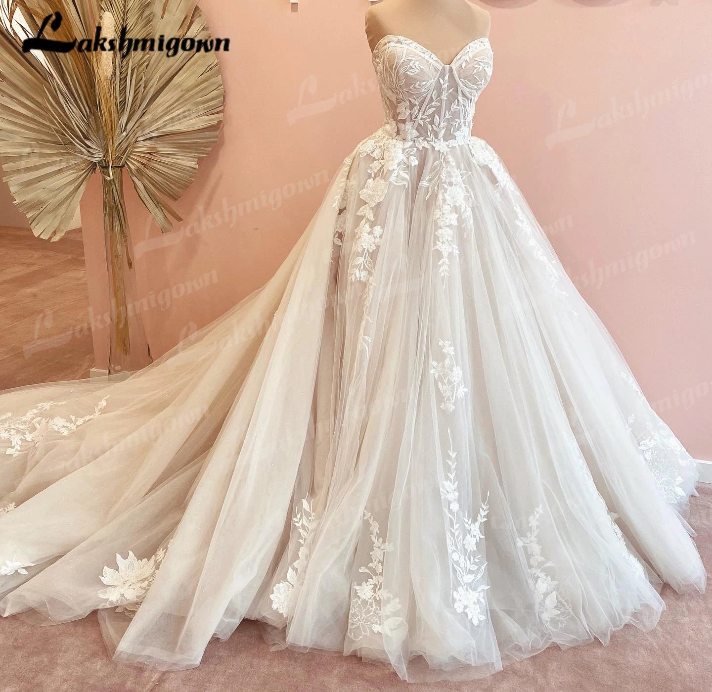 Trendy Street Style Attire Roycebridal Luxurious Court Train Wedding Dress 2025 Vestido Civil Tulle Wedding Dresses Sleeveless Lace Bodice Bridal Gown  Robe de mariee