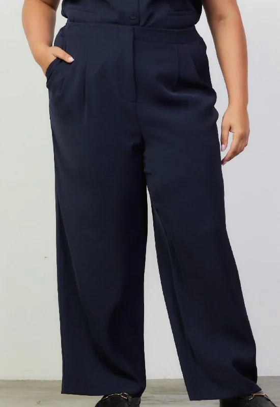 Women’s Fashion Essentials Becky Pants In Navy