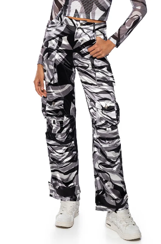 Unleash Your Fashion BONNE SOIREE CAMO CARGO PANTS